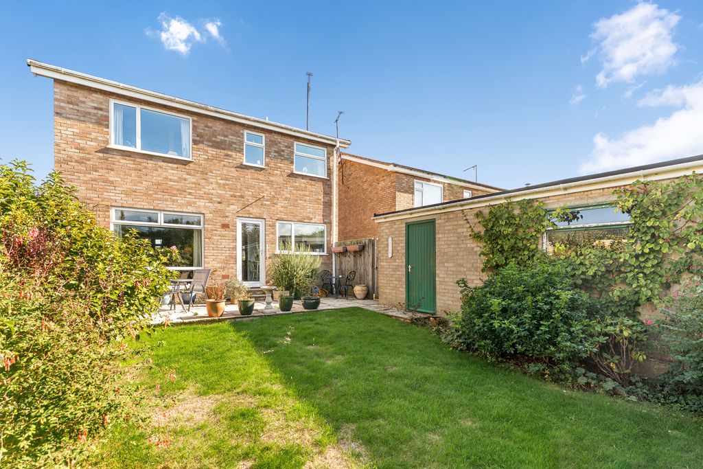Cherrys Close Bloxham